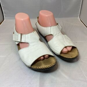 NATURALIZER SANDALS 9.5N White leather buckle hook and loop closure